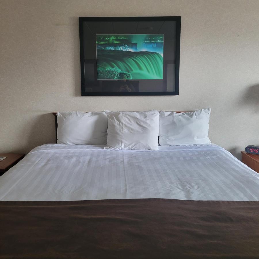 Travelodge By Wyndham Niagara Falls At The Falls Екстериор снимка