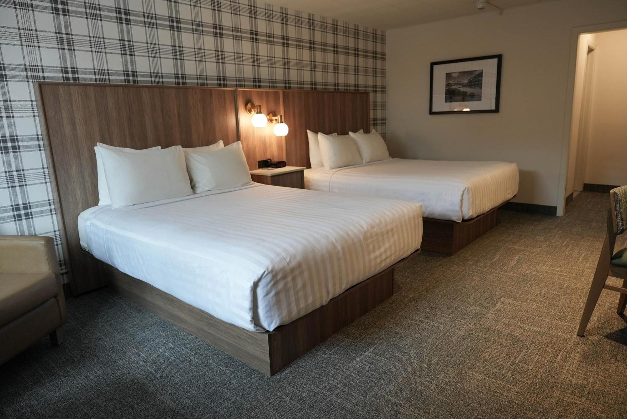 Travelodge By Wyndham Niagara Falls At The Falls Екстериор снимка