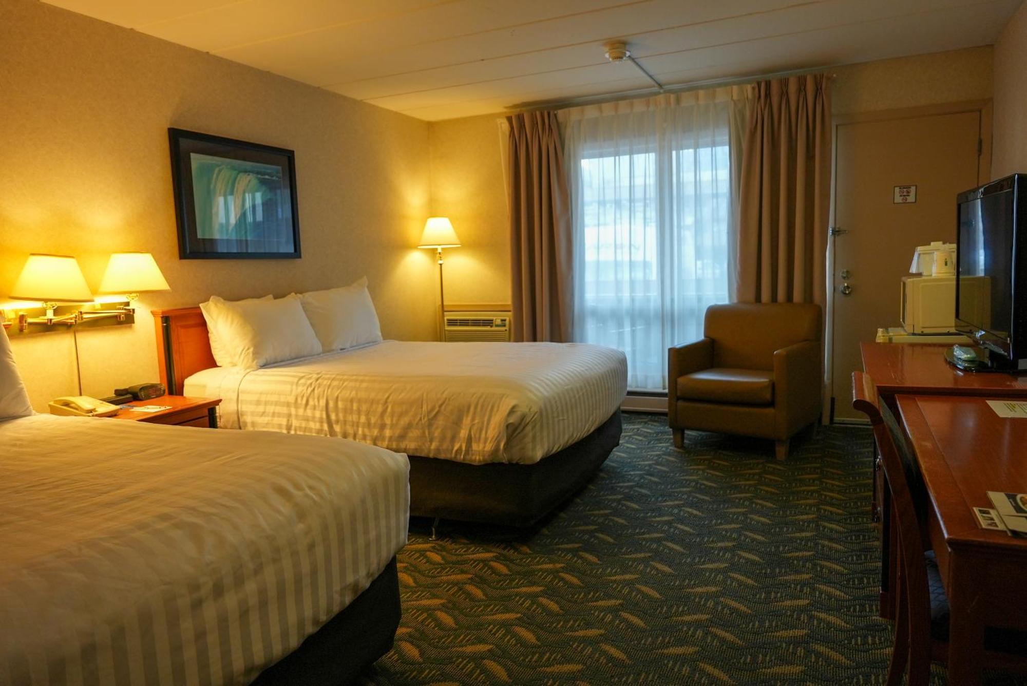 Travelodge By Wyndham Niagara Falls At The Falls Екстериор снимка