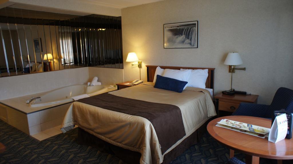 Travelodge By Wyndham Niagara Falls At The Falls Екстериор снимка