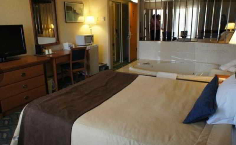 Travelodge By Wyndham Niagara Falls At The Falls Екстериор снимка